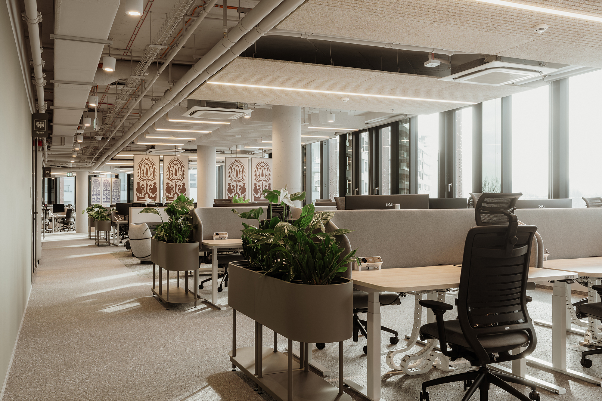 Fintech office design with LOOPO Green System by BUJNIE